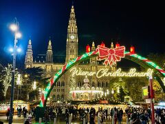 ウィーン最大のクリスマスマーケット
市庁舎のクリスマスマーケットはまるで遊園地！
