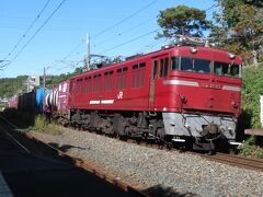 2023.10.21　崇城大学前
移動中にアレとすれ違い（写真撮れず…）１時間遅れの１０６３レを見に崇城大前までやってきた。ここまでで片道２３０円。午後順光ポイントのつもりだったが、予想以上に影が回っている。基本番代のＥＤ７６、いつまで見れるか…