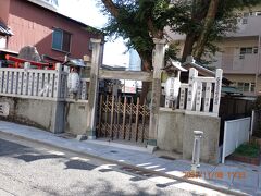 かつてアメリカ領事館官舎だった19世紀の建物を使った神戸北野美術館は改修中で入れませんでした。建物の斜め向かい側に三本松不動院があります。