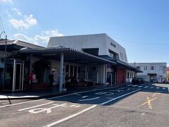 臼杵駅。なぜ臼杵駅で途中下車したかというと、
国宝になっている臼杵石仏を見学するため。
なにやら平安時代から鎌倉時代に掘られた仏様だとか。
