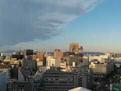 18日朝、今日もいい天気で雪山の富士山が綺麗です