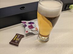 ラウンジでビール