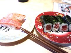 セントレアに到着後ランチを。
愛知県に戻ってのお寿司。
空港の回転寿司、意外と美味しいんです。