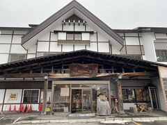 青森駅近くの送迎場所から無料送迎の観光バスでびゅんー
この日は３台のバスが出たとか。
人気もあるし送迎付きはありがたい。