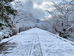 宿泊先のウェスティン都ホテル京都でチェックインを済ませてホテルから徒歩3分
「蹴上インクライン」へ

雪が積もっていて幻想的な風景でした
