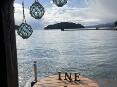 伊根の舟屋 雅でお団子と抹茶を頂きました。
室内から見る景色です。インスタ映えします。