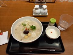 仙台駅近くのおかゆのお店で食べた薬膳おかゆとサービスの杏仁豆腐