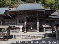 焼山寺 本堂

階段を上った正面にあります。
ご本尊は虚空蔵菩薩です。
『のうぼう　あきゃしゃ　きゃらばや　おん　ありきゃ　まりぼり　そわか』×３

虚空蔵菩薩：https://ja.wikipedia.org/wiki/%E8%99%9A%E7%A9%BA%E8%94%B5%E8%8F%A9%E8%96%A9