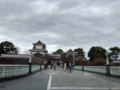 時間があったので、兼六園の向かいにある金沢城公園へ