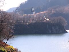 下流に、もみじ谷大吊橋（栃木県那須塩原市関谷）が見えます。