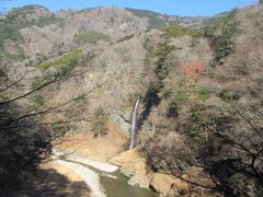 回顧の滝（栃木県那須塩原市塩原）
箒川をはさんで、滝の全景が見えます。
こちら側からでないと、滝の全景は見えません。