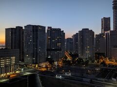 おはようございます・・・
横浜で迎えた朝です・・・

まだ外は薄暗いです。