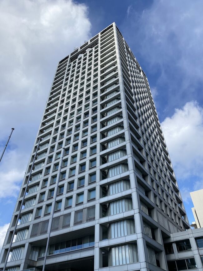 自転車で移動したのは県庁。<br />ここにも展望室があります。