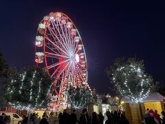 トリトンの噴水広場はクリスマスの時期、ミニ遊園地開催中でした。