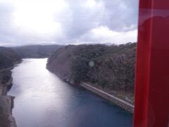 万関橋を渡ります
日本軍が造った運河だそうです