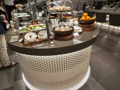 またまた上司のおごりでラウンジへ
日本航空の会員なら入れるみたい