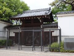 街歩き再開です。ここは三井家発祥地、三井グループの家祖・三井高利が1622年に松阪で生まれ、その生家跡地です。中には入れません。
