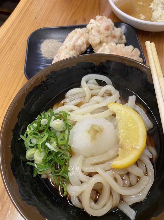 鶏天ぶっかけ。<br />お願いして別盛にしてもらいました。<br />鶏天、揚げたてておいしかったです。