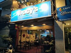 Tracy's

在住外国人にも有名なハンバーガー屋さん
4年前は店舗自体がなくなっていたのですが復活した様です
お味は変わらずなのでしょうか