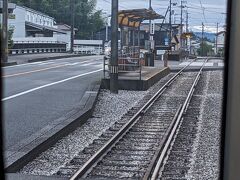 日本一短い駅間と言われてる清和学園前～一条橋で距離84m。
この写真にも両駅が収まってます。