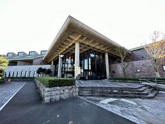 入るとすぐに「名護屋城博物館」。かなりの規模の展示ですがなんと入場無料です。