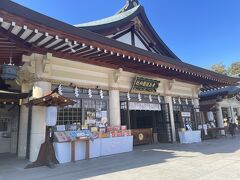 城内には広島護国神社。