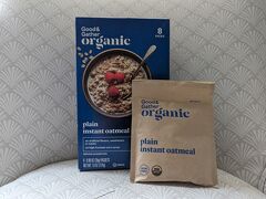 ■Organic Plain Instant Oatmeal
　個包装８パック入りのインスタントオートミール。
　風邪で食欲がない時に、持参したお味噌汁に入れて食べました。
　手軽だしとても気に入ったので、プレーンを５箱、
　メープル＆ブラウンシュガーを１箱購入。
　（お店：Target）
