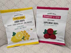 ■HONEY LEMON COUGH DROPS
■CRANBERRY＆HERB SUPPLEMENT DROPS
　ハニーレモンはのど飴。
　クランベリーはビタミンC配合のサプリメント飴。
　どちらも美味しいです。
　自分用とおみやげ用。
　（お店：TRADER JOE'S）
