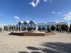 ナヴォイ劇場から20分ほどでタシケント南(Tashkent yuzhniy)駅に到着しました。