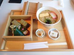 東大寺の方まで戻ってきて、休憩がてら昼食。柿の葉寿司をいただきました。
このあと、京都駅に戻り、帰宅しました。