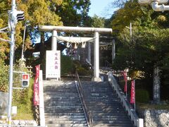 すぐ脇には、「神峰神社」があったので、参拝して行きました。