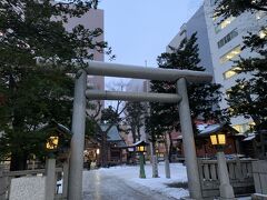 ホテルのすぐ裏にある神社です。