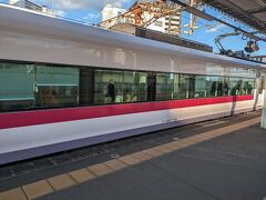 金曜日も仕事帰りに品川駅から常磐線特急ひたちに乗り、水戸駅に行きました。
90分くらいであっという間に到着です。