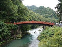 ホテルに車を停めて、日光散策
神橋がかかっている川の水がとってもきれいでした