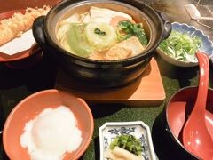 晴れていたけれど寒い日だったので鍋焼きうどんをチョイス