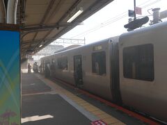 玉名駅に到着すると、なんだか煙が充満しています。