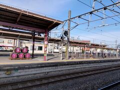 塩尻駅からスタートです。駅構内に蒲萄園のあるユニークな駅なんです。夏に来てみたかったな。