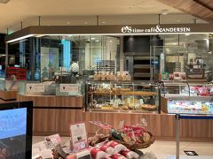 広島駅ビルekie内 NORTH エリア2Fにある「イースタイムカフェ＆アンデルセン」さんで朝食用のパンを買います。
