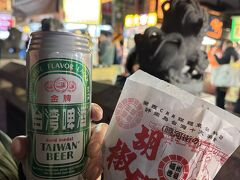 コンビニでビールを買って、熱々を頬張る。
