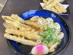 続いて、朝ごはんの資さんうどん博多千代店へ。
昨日の立花うどんを食べて、博多のやわやわうどんにはまってしまったのでチェーンに来てみました。

昨日とはごぼうの切り方もちがう。
資さんうどんもおいしい！けど、やっぱり立花うどんが圧勝でした。
ますますまた立花うどんが食べたくなるという。。。笑


その後はやることがなくて、とりあえずダコメッカに売っていなかったパンを求めてアマンダコタンへ行き、パンを買い、大濠公園へ歩いていき、スタバで休憩。

どこに行こう～～～と検索して、割と近くにあったマリノアシティというアウトレットへ行くことにしました。
こんなところにアウトレットあったんだ、という新発見！
平日というのもありましたが、とっても空いていて快適でした。


夕方になったので、博多に戻って荷物をとり、夜ご飯～