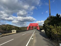もう少し北上して万関橋へ。
この手前にも小さめな赤い鉄橋があったのですがこちらが本物です（笑