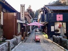 北向観音の参道…

両側に店舗が並んでいて門前町らしい雰囲気を感じるけど、参道の長さは３０m程度と短いw