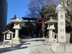 図書館の横にあるのは東郷神社。
日露戦争を勝利に導いた東郷平八郎を祀る神社。
境内の中は写真撮影禁止となっていますが、参拝をして御朱印をいただきました。