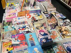 1時間ちょっとで着きました。
ナポリ中央駅の本屋さんにて日本の漫画をたくさん発見！