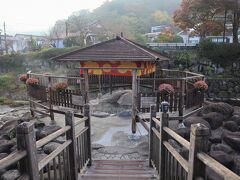 独鈷の湯は、修善寺温泉の中心を流れる桂川河畔に湧く修善寺温泉発祥の湯。