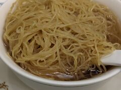 香港で一番好きな食べ物はワンタンメン
カオルーンのMak's noodle 45HKD

しかし，ワンタンがないぞ？