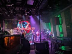 夜のお楽しみはライブバー
迫力生バンドを聴きながら飲むビールは最高です

カオルーンのKnutsford Terraceという通りにライブバーが連なってるのを今回初めて知れて嬉しい
次回以降も夜はこの辺で