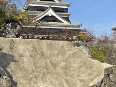 フェリーを降りてそのまま熊本城へ。
地震で被害を受けた時に何度もニュースで見ましたが、だいぶ復旧されていました。
でもまだ痛々しい箇所もあり被害の大きさを物語っていました。
