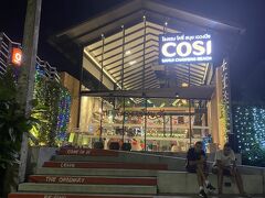 今宵の宿はCOSI Samui Chaweng Beach。まずここに２泊する。セントラルサムイというショッピングモールの真横で立地は最高。まだ新しくてきれい。お値段も安めで良い。