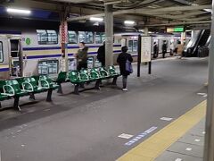 チーバくんぐるっと一周（東葛地域は除く）はここ、成田からスタート　さっそく千葉駅に移動です。
向かいには空港行きエアポート快速。飛行機も乗りたいね。
